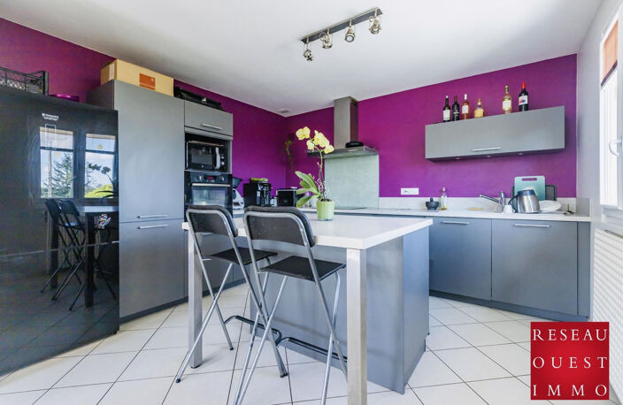 MAISON FAMILIALE DE 180M2 AU COEUR DU VILLAGE DE SAINT GENIS — photo 3