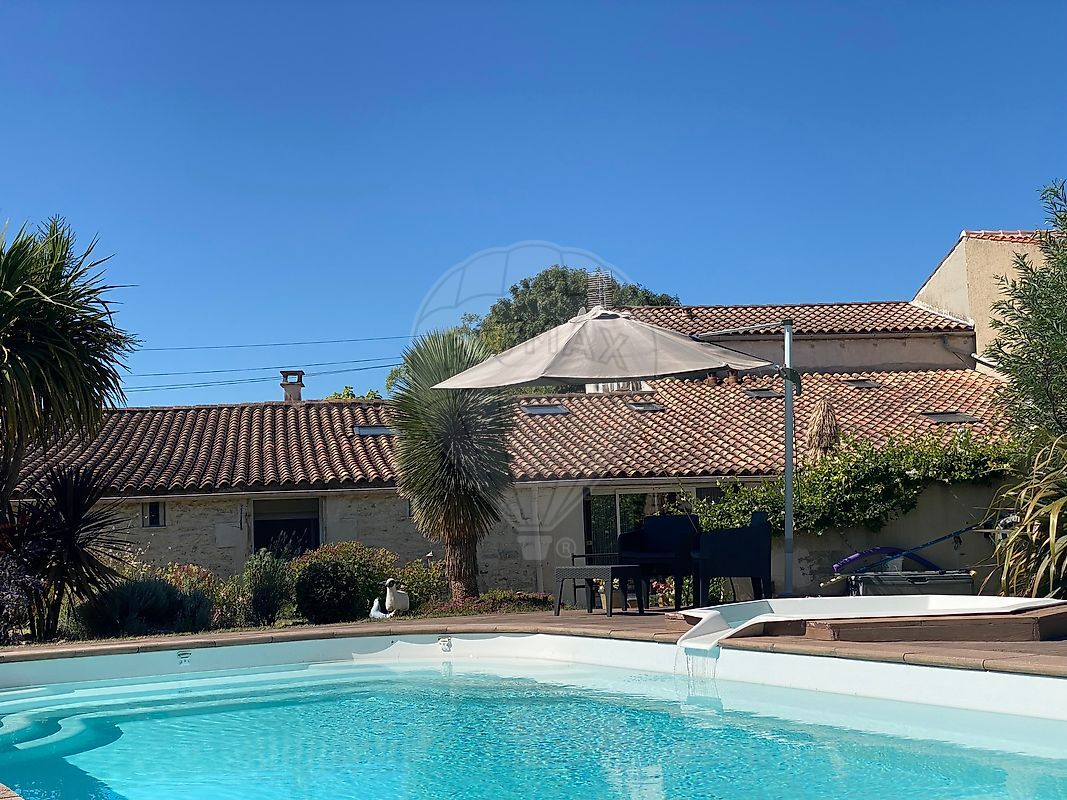 Villa / Maison  T8 à vendre Semussac 17120