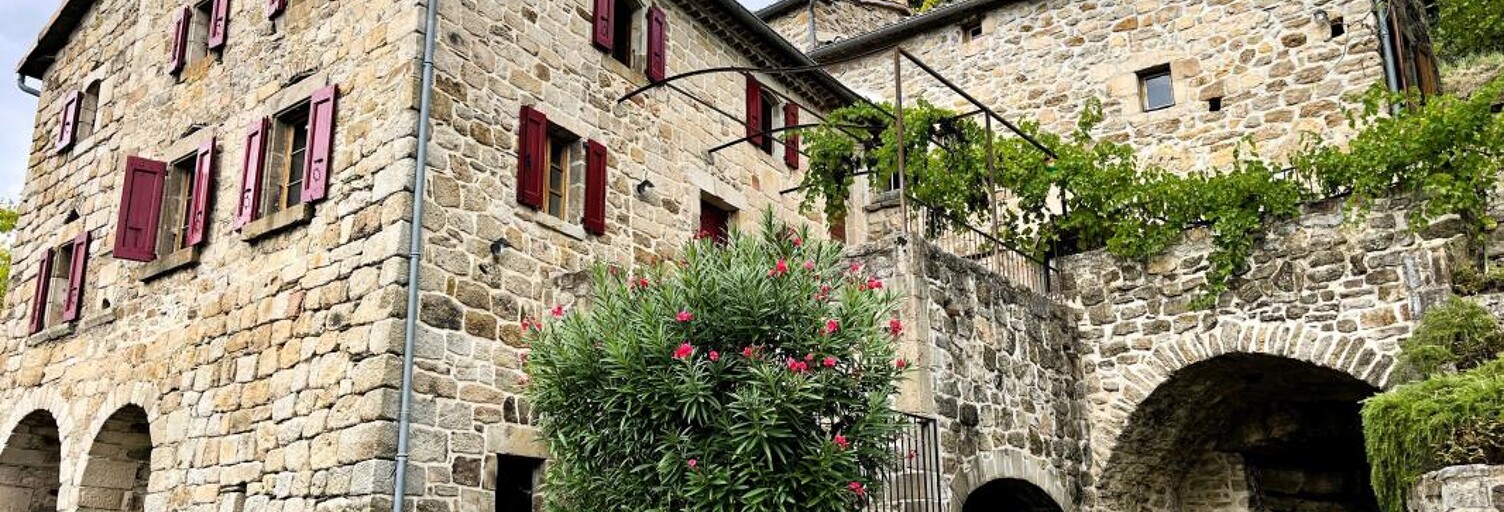 Maison 8 Pièces 235 m² à vendre à Saint-Pierre-Saint-Jean (07140)