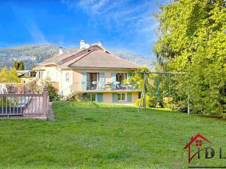 Maison familiale avec piscine, grand terrain et appartement — photo 1