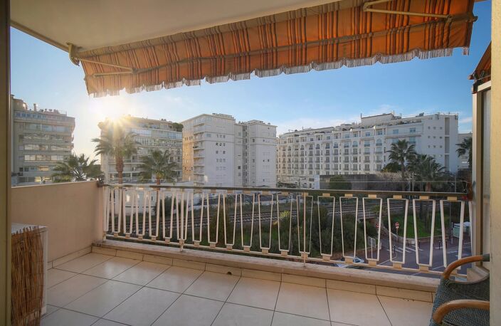 SOUS OFFRE ACCEPTÉE - Charmant 2 pièces avec terrasse aperçu mer — photo 2