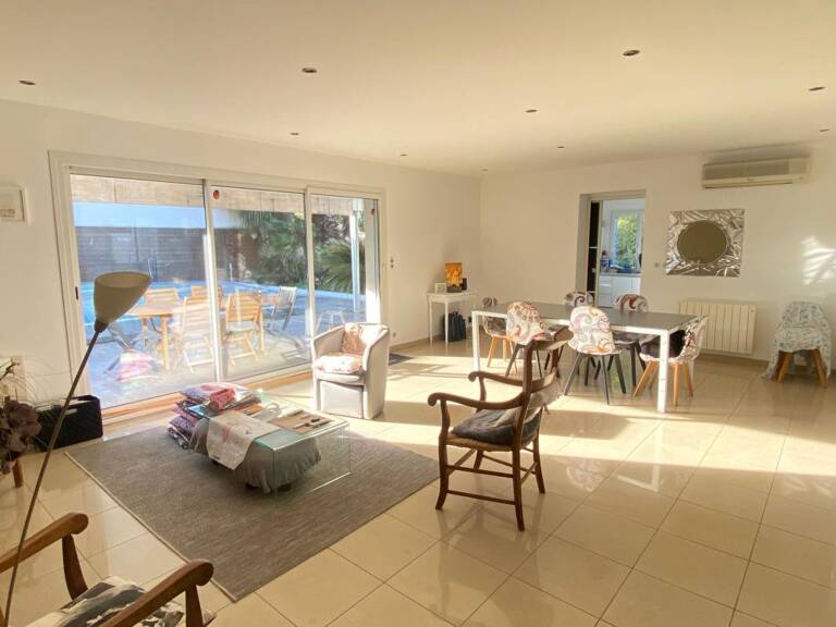 Maison À Vendre  La Teste-de-Buch 33260 : Maison avec piscine + Dépendance T2+ garages — photo 1