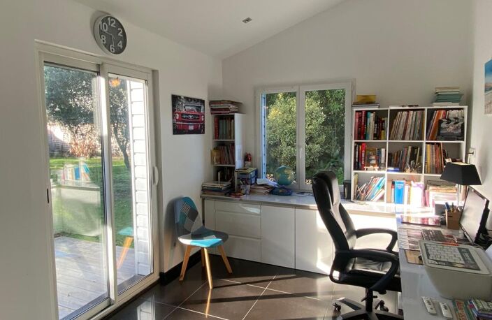Maison À Vendre 🏡La Teste-de-Buch 33260 : Maison avec piscine + Dépendance T2+ garages — photo 4