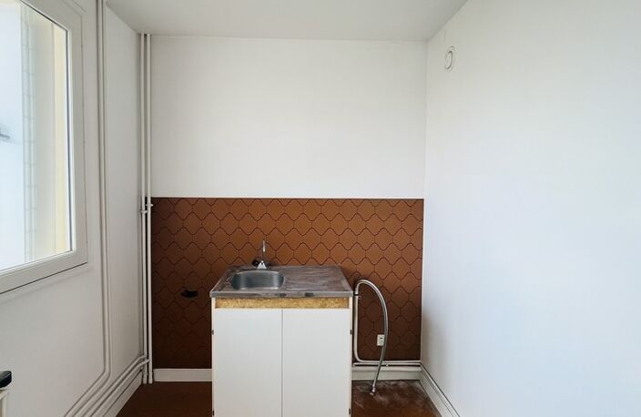 Département du Finistère (29), à vendre à QUIMPER, studio de 27,29 m² habitables  - Balcon - Cave — photo 3
