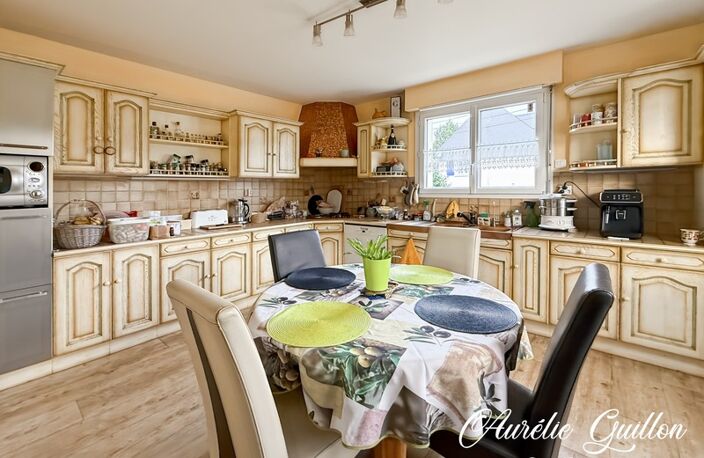 Maison familiale 152 m² – 5 chambres – Sous-sol complet – Piscine chauffée – Bourg de La Chapelle-Caro — photo 2