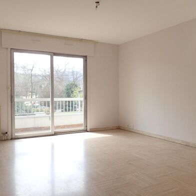 Appartement 3 pièces 920 €