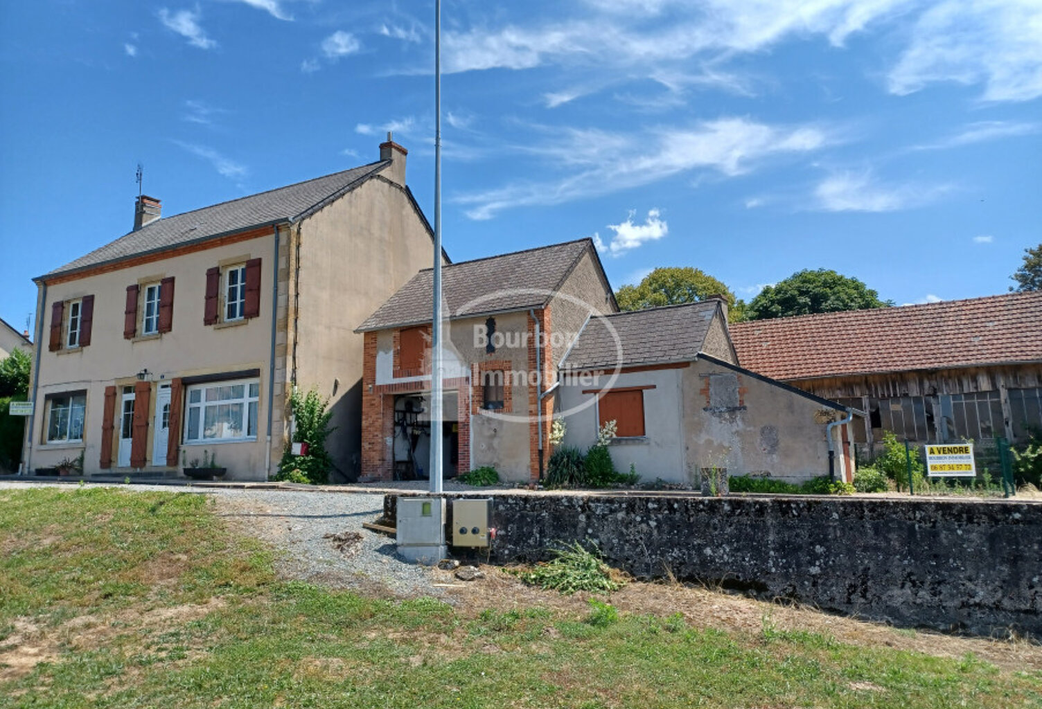 Vente maison 7 pièces 135 m² Neuvy-Grandchamp (71130) — photo 1