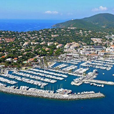 Commerce  876800 €