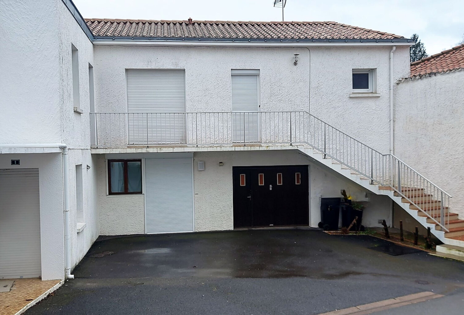 Ensemble immobilier 3 logements + jardin   centre L'Hermenau — photo 1