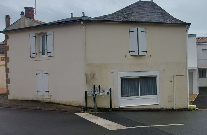 Ensemble immobilier 3 logements + jardin   centre L'Hermenau — photo 2