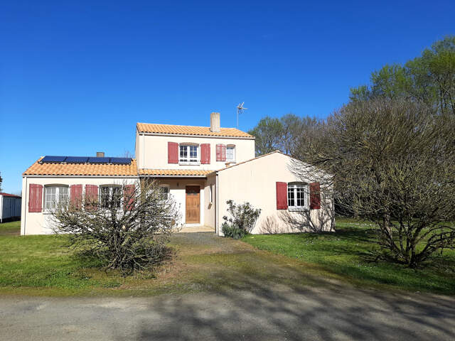 Maison villa 7 pièces 153 m2 avec terrain 3 124 m2   Proche — photo du bien