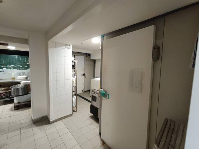 Local commercial — photo 1