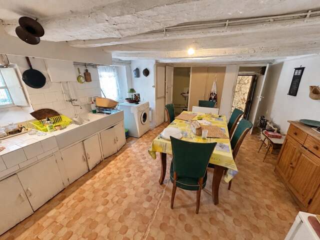 appartement  traversant 2 chambres,  une cave. 25m2 — photo du bien