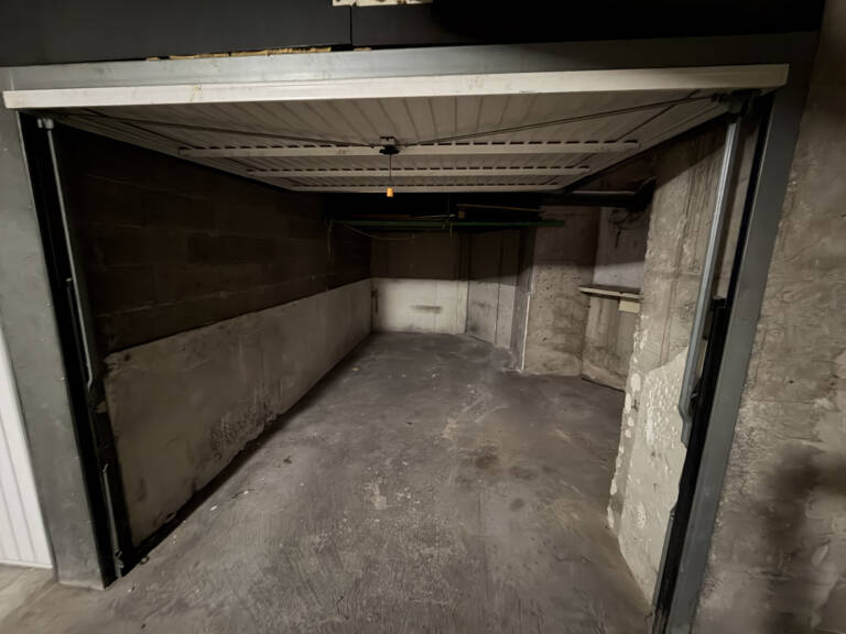 Garage - Quartier Carei — photo 1