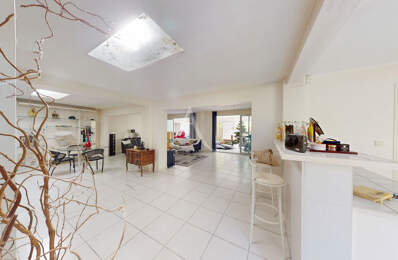 Maison de plain-pied à vendre. Grand séjour 100 m², 3 chambres, 2 garages — photo du bien