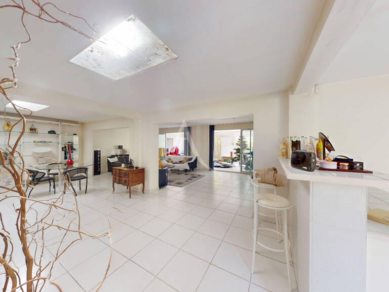 Maison de plain-pied à vendre. Grand séjour 100 m², 3 chambres, 2 garages — photo 1