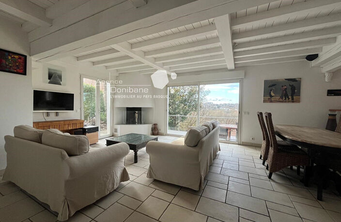 BASSUSSARRY, Maison 4 chambres, avec vue sur la Rhune et sur le golf  de Bassussarry. — photo 4