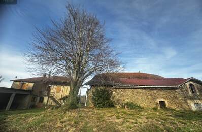 Isolé avec vue dégagée,Petit corps de ferme composé d'une maison, une grange avec appenti et annexes — photo du bien