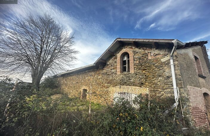 Isolé avec vue dégagée,Petit corps de ferme composé d'une maison, une grange avec appenti et annexes — photo 4
