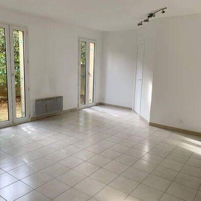 Appartement 2 pièces 883 €