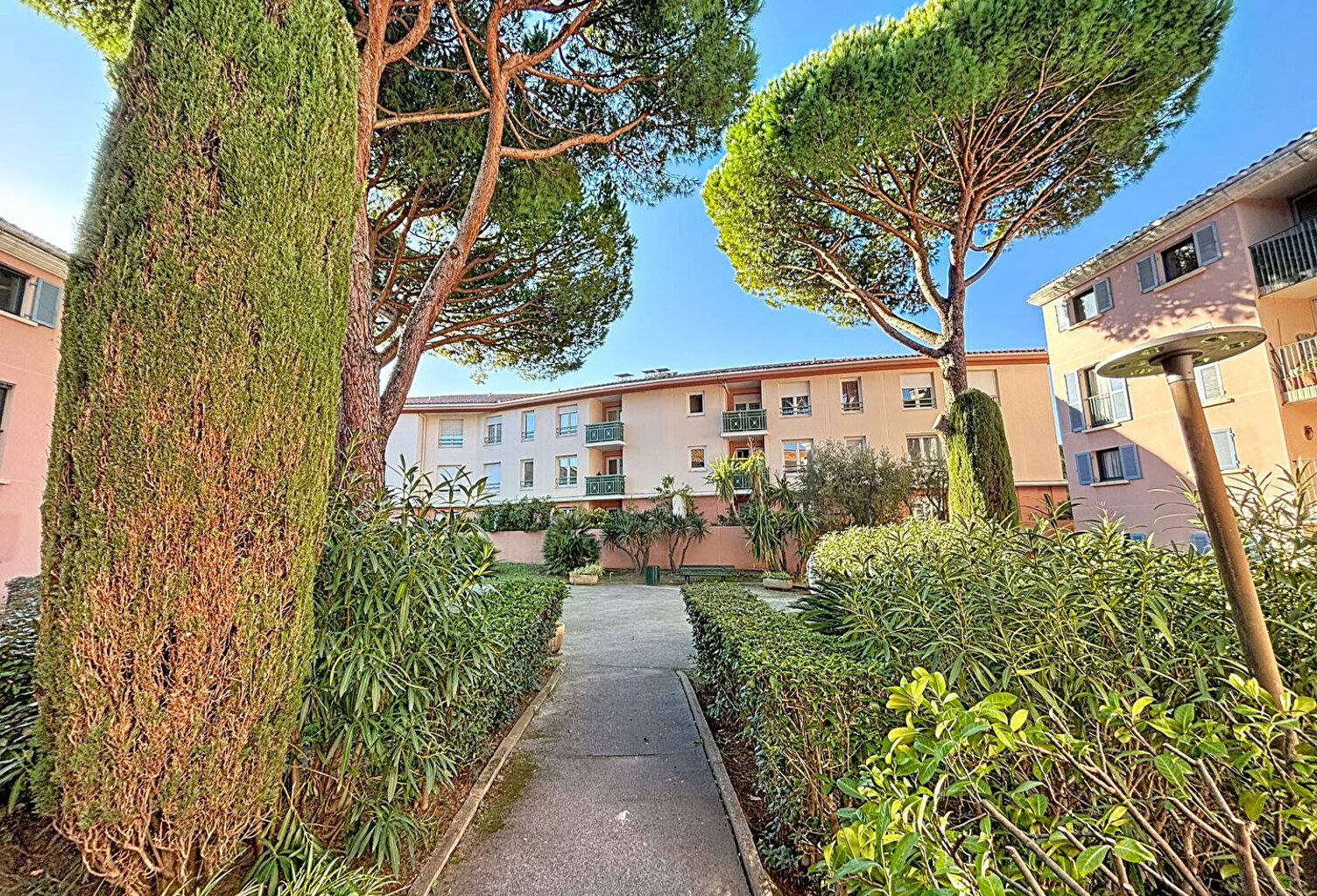 Fréjus - Appartement T3 de 61 m² avec garage, au calme et proche des commerces — photo 1