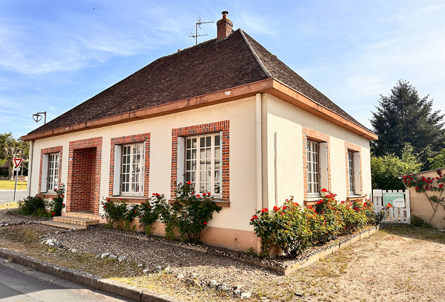 Maison de plain-pied 126 m²  4 chambres  Centre bourg  Terrain 758 m² — photo 1