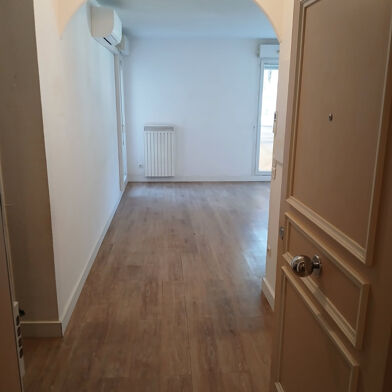 Appartement 2 pièces 915 €