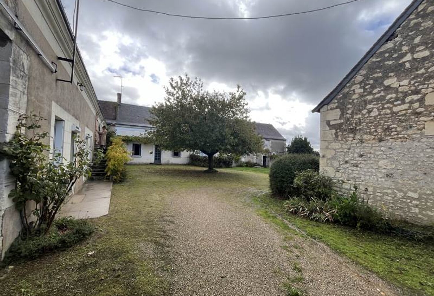 Vente immeuble  288 m² Noyant-de-Touraine (37800) — photo 1