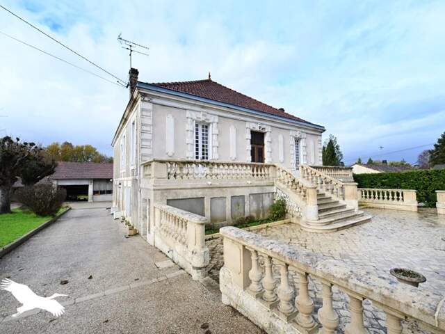 Maison en pierre de 10 pièces principales — photo du bien