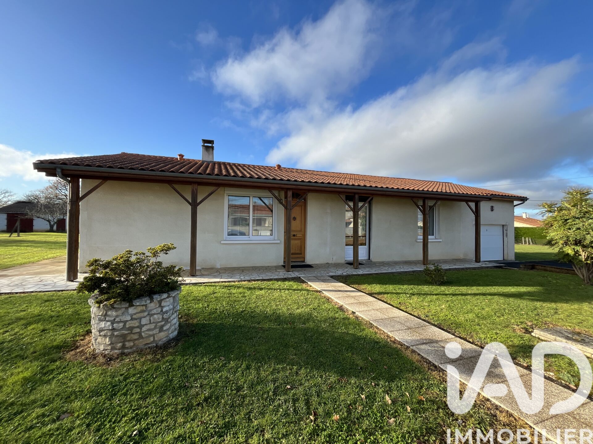 Roumazieres-Loubert - 83m² - 5p. - 3ch.