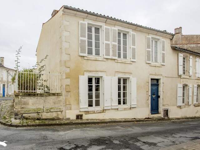 Maison de bourg de 7 pièces principales — photo du bien
