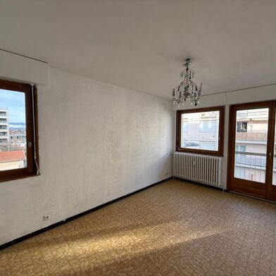 Appartement 2 pièces 915 €