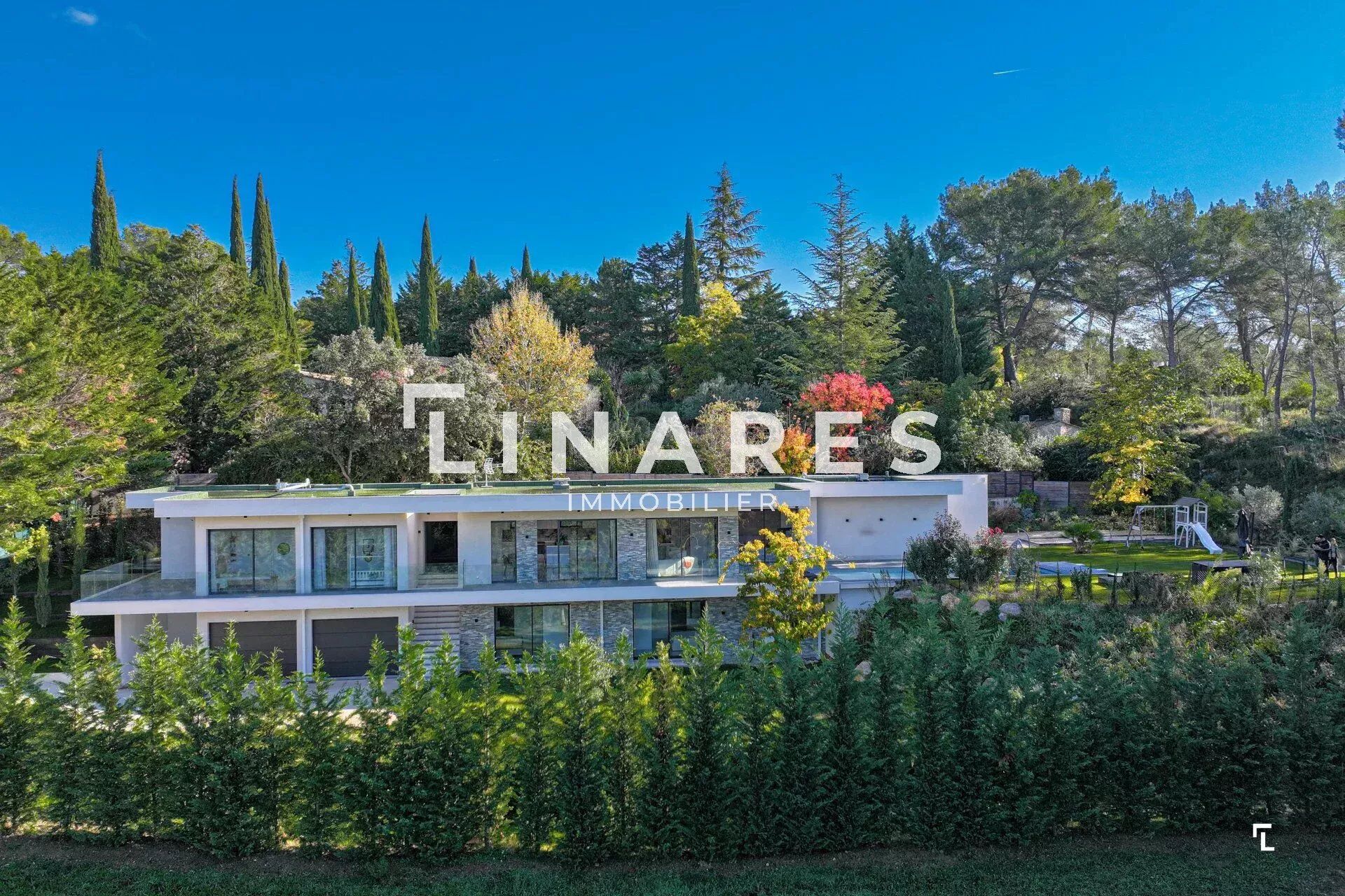 Villa / Maison  T9 à vendre Aix-en-Provence 13100