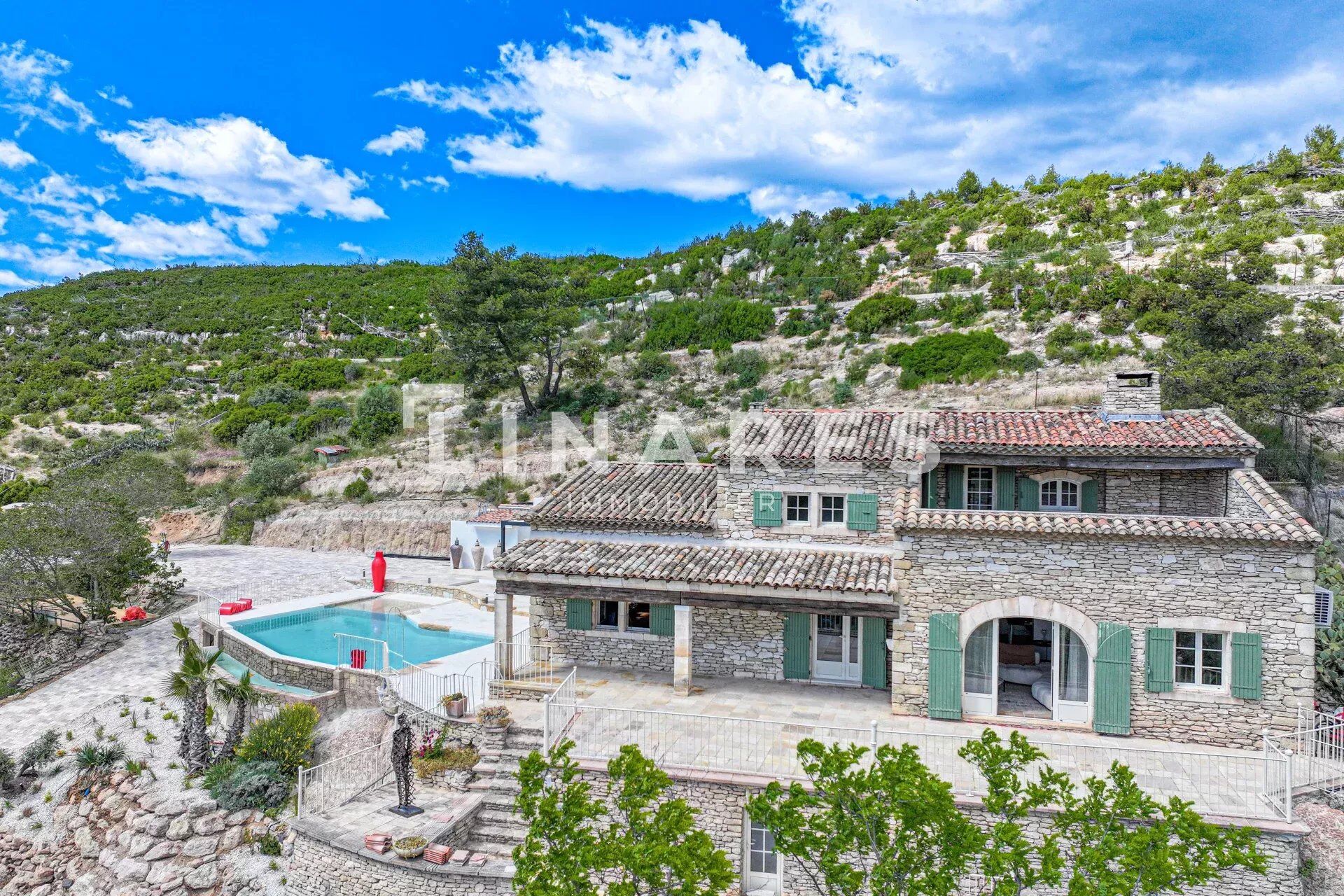 Villa / Maison  T9 à louer Aix-en-Provence 13100