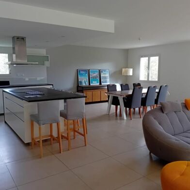 Maison 6 pièces 1800 €