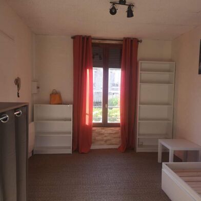Appartement 1 pièces 830 €