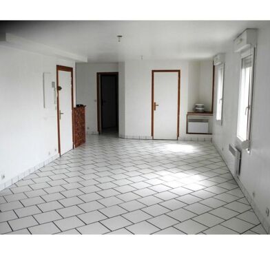 Appartement 4 pièces 844 €