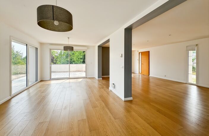 Maison à vendre 7 pièces DIVONNE LES BAINS - Maison contemporaine avec vue et magnifiques volumes — photo 5