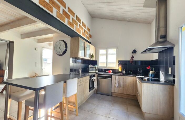 À VENDRE ILE D'OLERON – Maison individuelle coup de cœur 5 pièces – Terrain clos & terrasses + Garage – 339 150 € FAI — photo 5