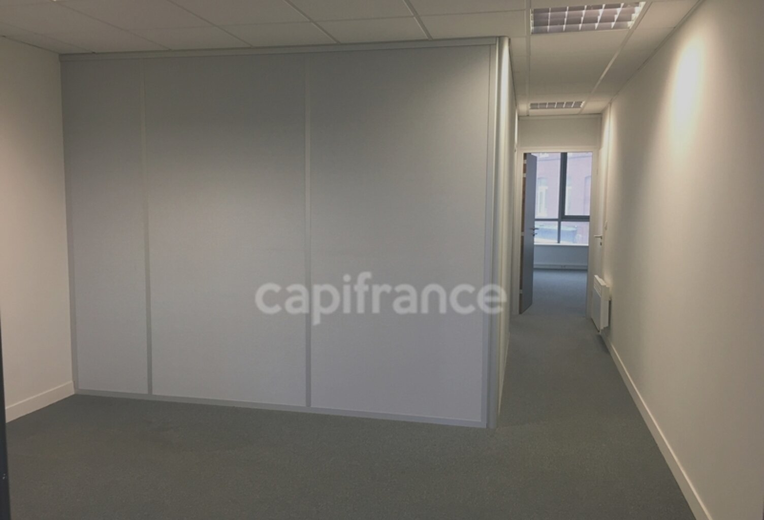 Dpt Nord (59), à vendre ROUBAIX immeuble de rapport Bureau 67m2 centre-ville en zone franche et QQPV au pied des transports — photo 1