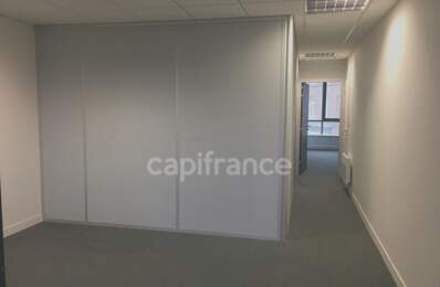 Dpt Nord (59), à vendre ROUBAIX immeuble de rapport Bureau 67m2 centre-ville en zone franche et QQPV au pied des transports — photo du bien