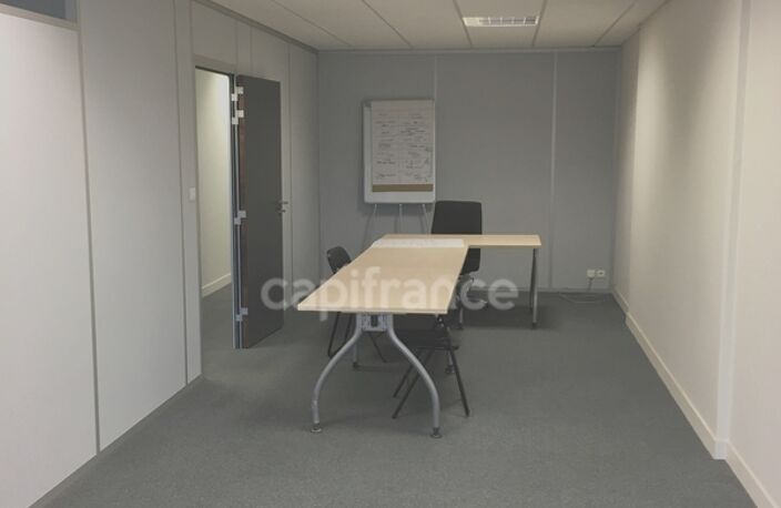 Dpt Nord (59), à vendre ROUBAIX immeuble de rapport Bureau 67m2 centre-ville en zone franche et QQPV au pied des transports — photo 4