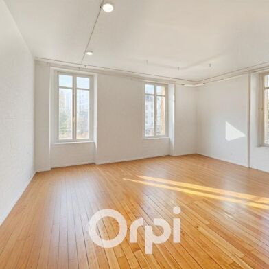 Appartement 4 pièces 243760 €