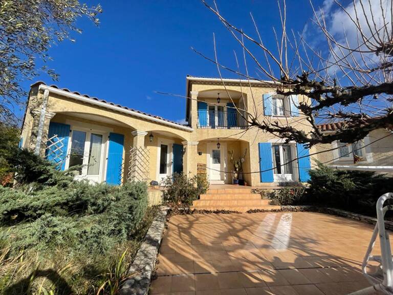Villa traditionnelle de 2005 composée 4 chambres double garage terrain 3040 m2 constructible — photo 1