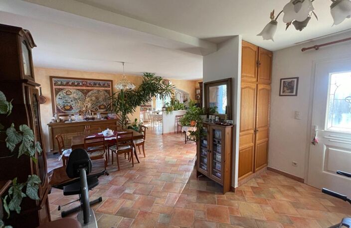 Villa traditionnelle de 2005 composée 4 chambres double garage terrain 3040 m2 constructible — photo 3