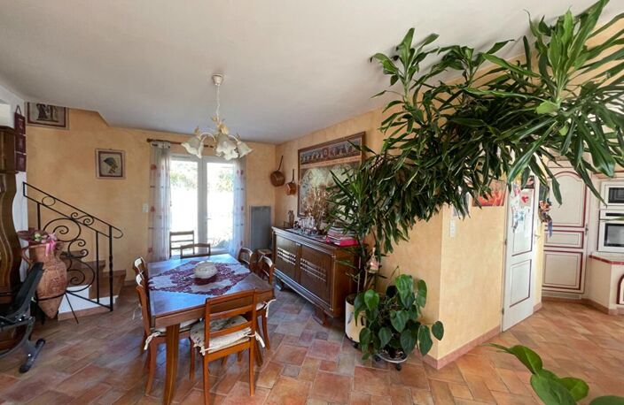 Villa traditionnelle de 2005 composée 4 chambres double garage terrain 3040 m2 constructible — photo 4