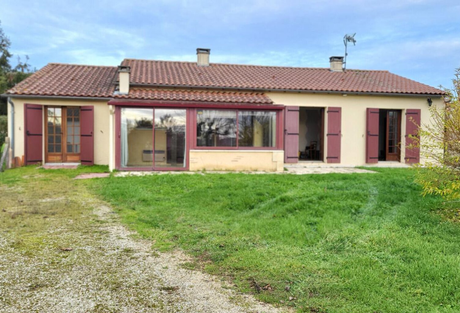 Maison  traditionnelle de plain pied de 114 m²  6 pièces sur parcelle de 1658 m² garage et piscine — photo 1