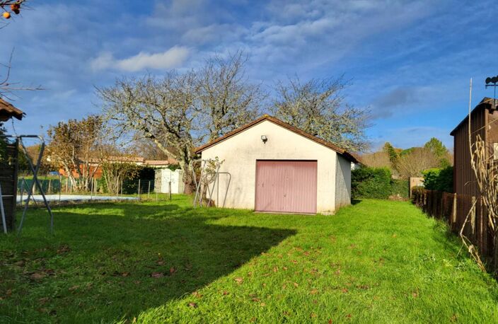 Maison  traditionnelle de plain pied de 114 m²  6 pièces sur parcelle de 1658 m² garage et piscine — photo 2