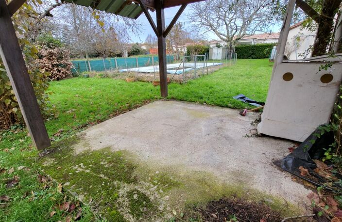 Maison  traditionnelle de plain pied de 114 m²  6 pièces sur parcelle de 1658 m² garage et piscine — photo 4