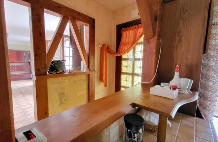 Maison  traditionnelle de plain pied de 114 m²  6 pièces sur parcelle de 1658 m² garage et piscine — photo 5